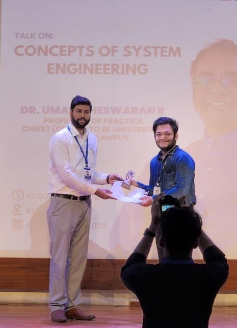 Swarnajit Roy receiving university award